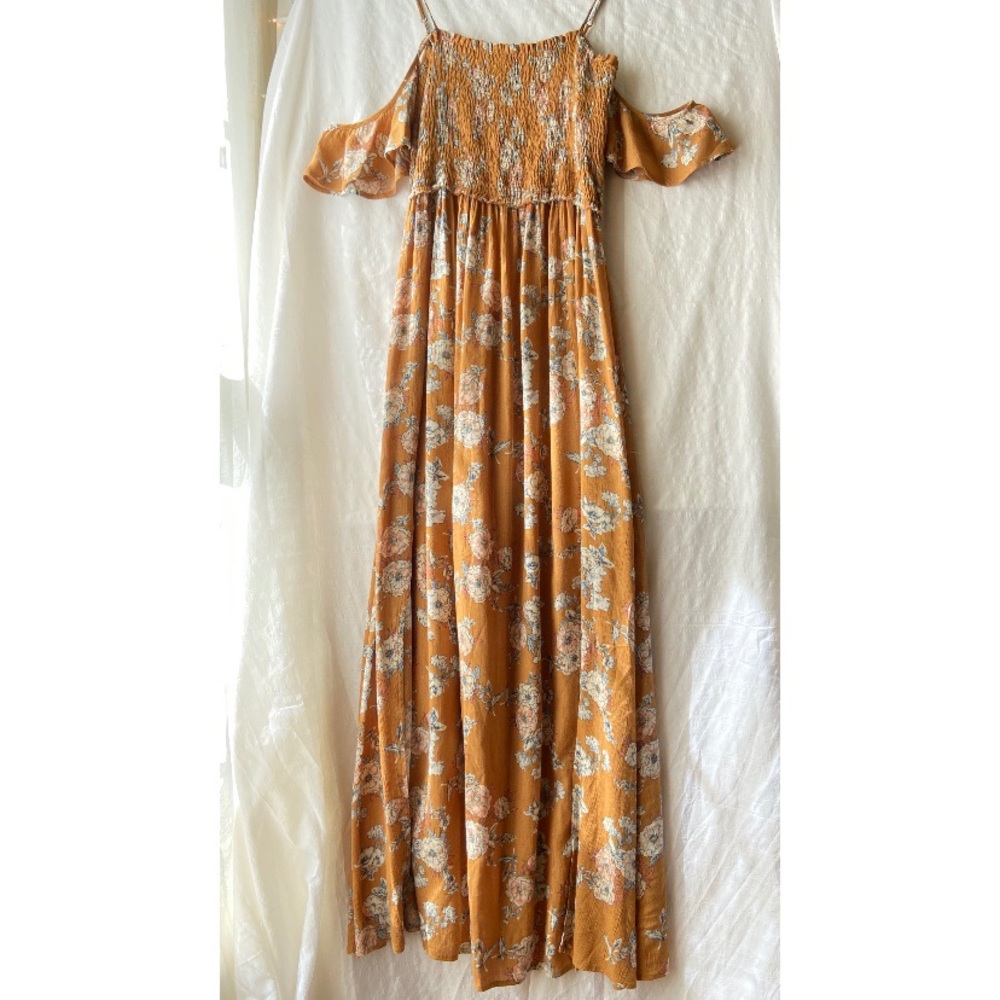 ✴️SOLD✴️ASTR The Label Shirred Cold Shoulder Maxi - Picture 1 of 6
